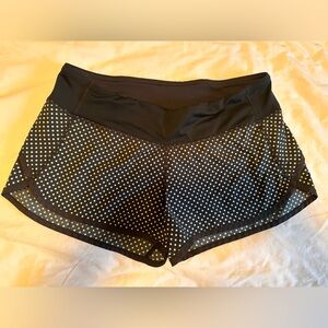 Lululemon Speed Shorts Size 6 ***Polka Dot ***